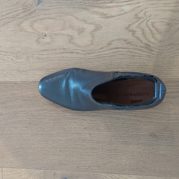Lucky brand leather Chelsea boots. Size 7 - Picture 4 of 4